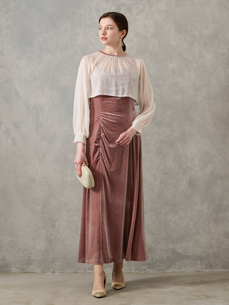 ピンクベージュ