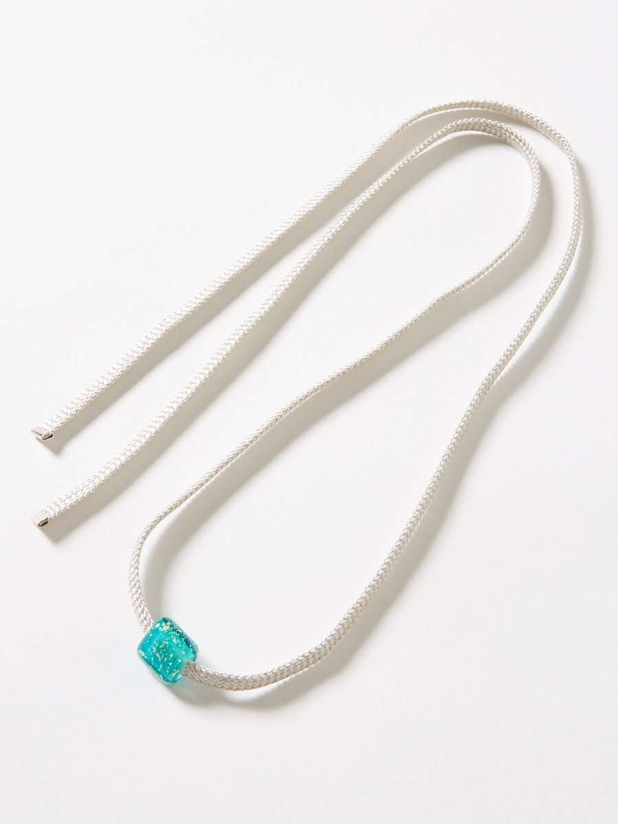 ピーコックグリーン