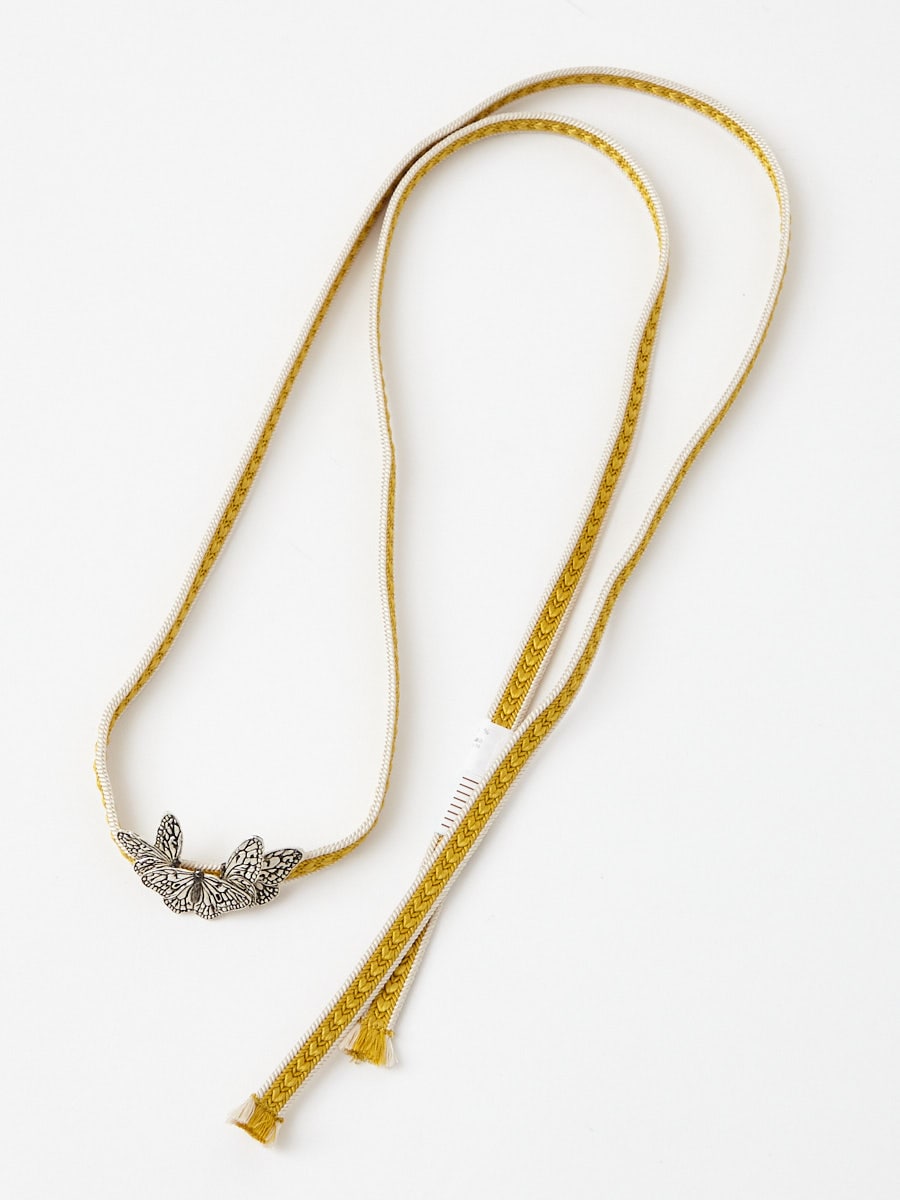 クリームイエロー