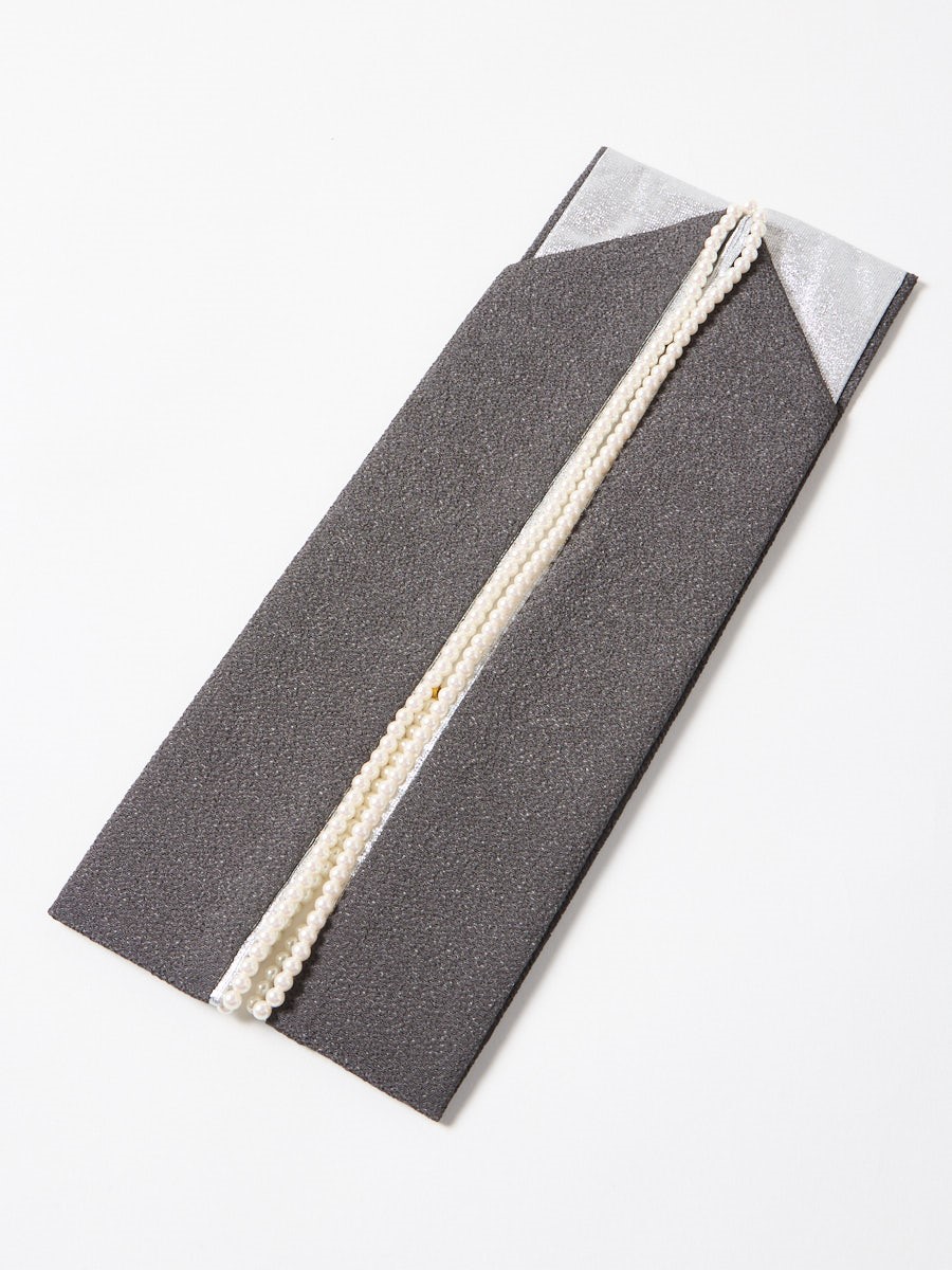 チャコールグレー