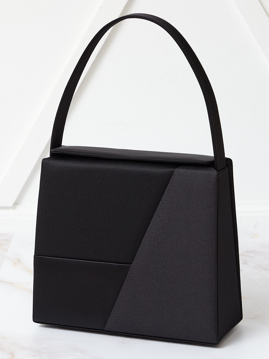 【喪服・礼服用】日本製　隠しマグネット仕様　切り替えデザインブラックバッグ
