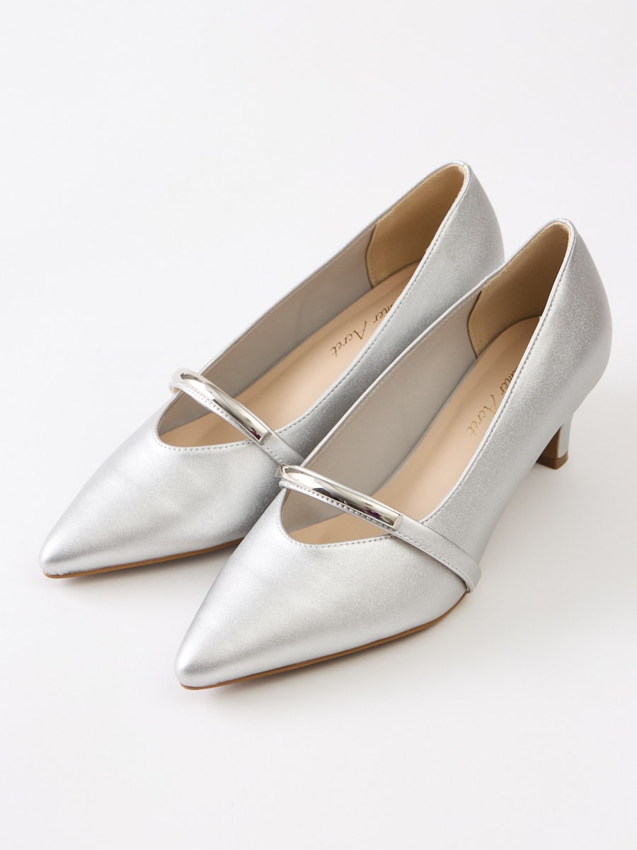 メタリックバー付きパンプス