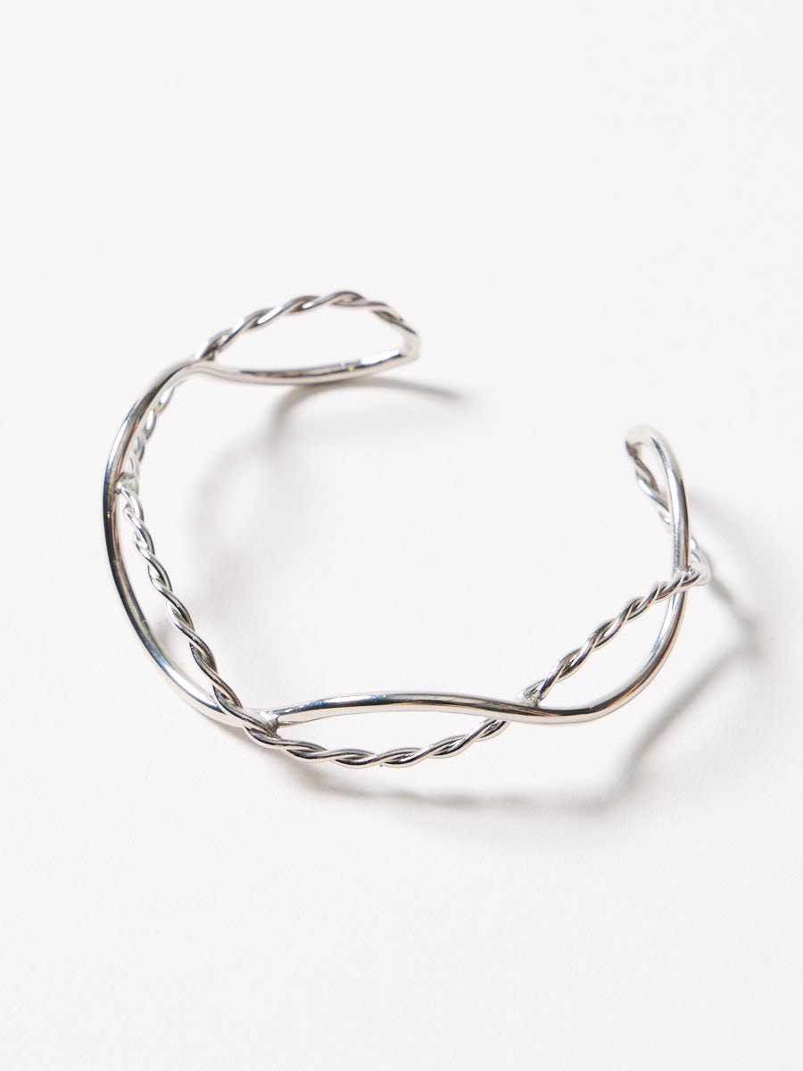 クロスワイヤーバングル