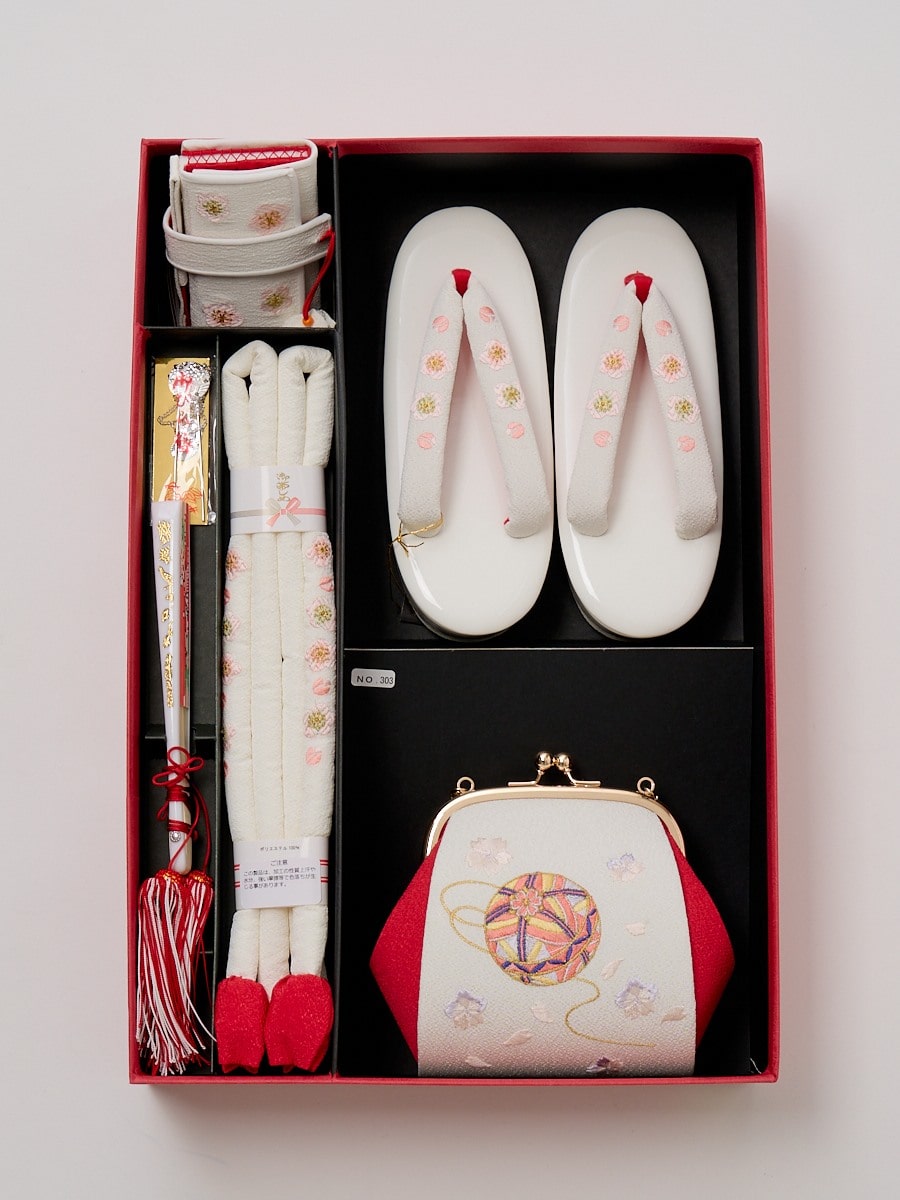 【残りわずか】【 七五三 7歳 筥迫セット 】　毬|ホワイト