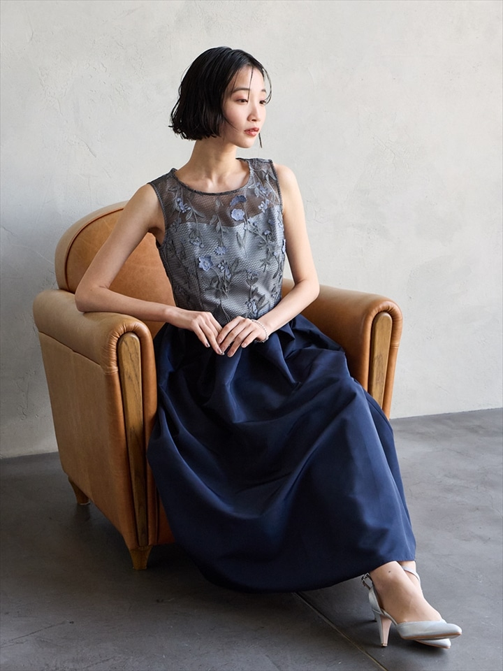 フラワーモチーフ3D刺しゅうフィット&フレアドレス|ネイビー