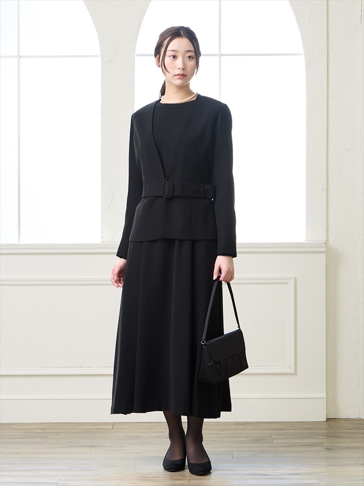 【喪服・礼服】【WEB限定】ベルト付きブラックフォーマルアンサンブル（ノーカラージャケット・ロング丈フレアワンピース）|ブラック