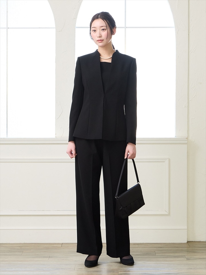 【試着キャンペーン対象】【喪服・礼服】【ウォッシャブル】パンツタイプブラックフォーマルアンサンブル（スタンドネックジャケット・前開きブラウス・ストレートパンツ）|ブラック