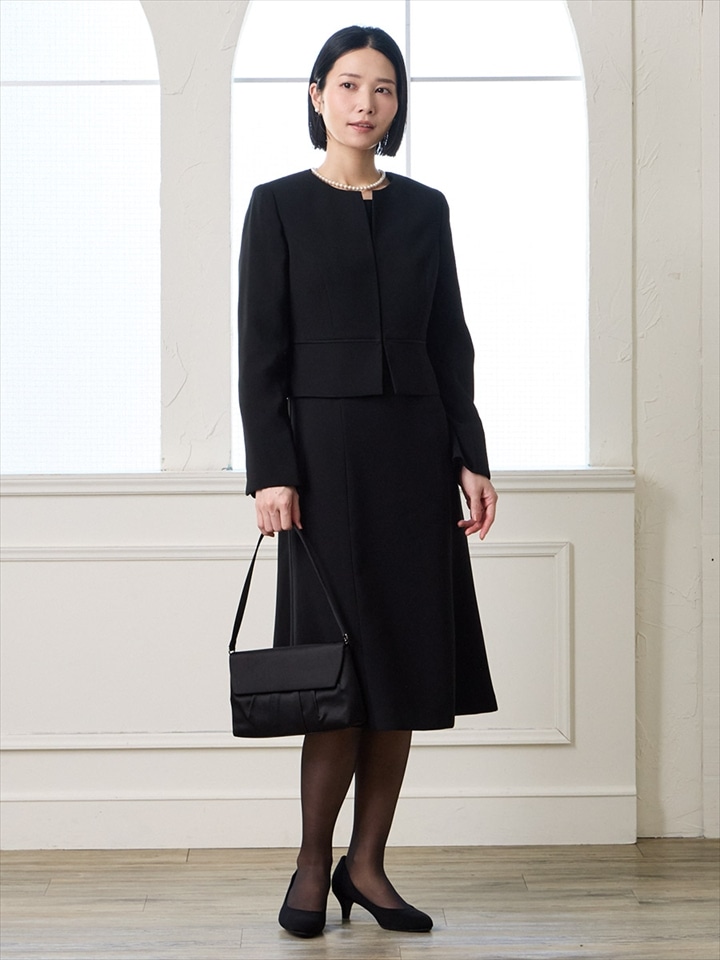 【喪服・礼服】【ウォッシャブル】ブラックフォーマルアンサンブル（ノーカラージャケット・前開きフレアワンピース）|ブラック