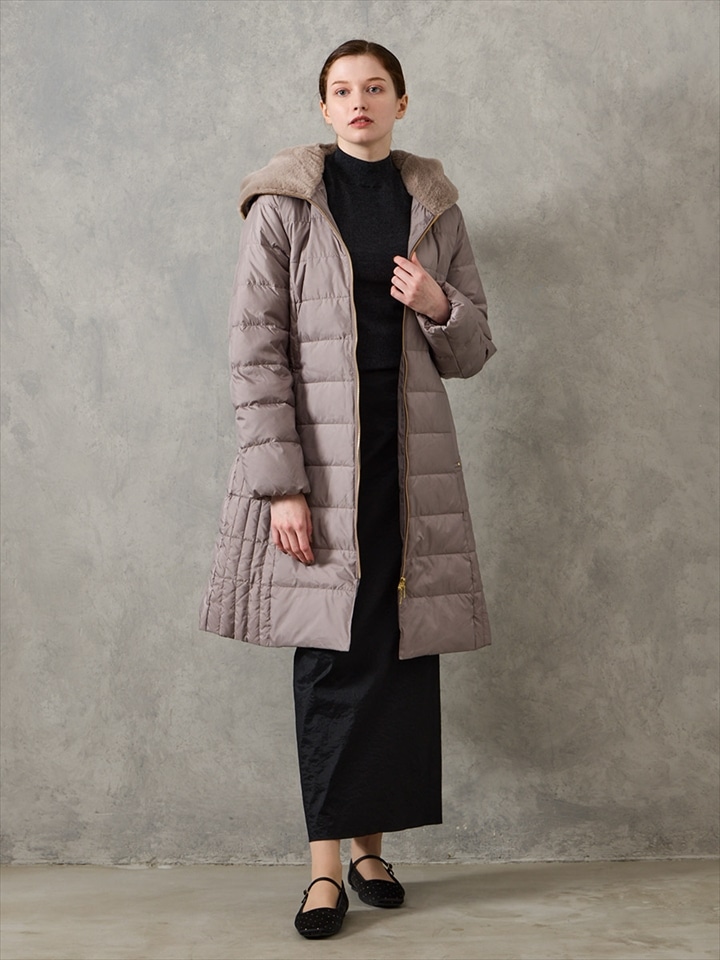 フェイクファーフード付き撥水加工高密度タフタミドル丈ダウン|モカ