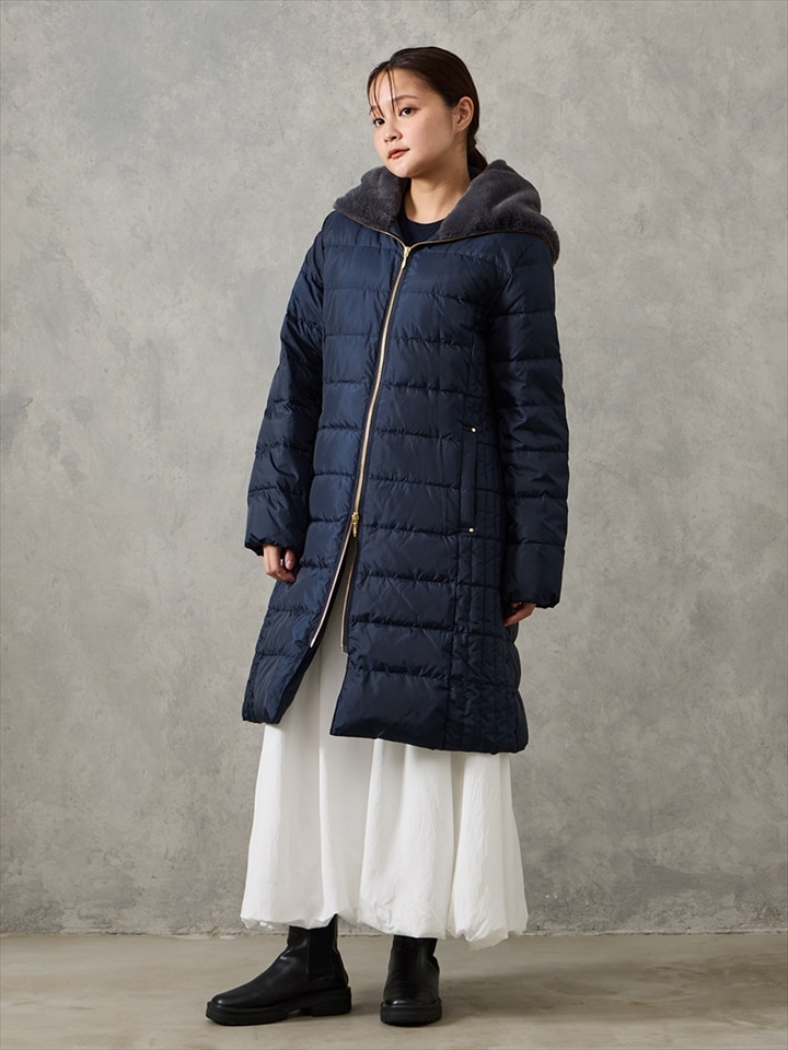 フェイクファーフード付き撥水加工高密度タフタミドル丈ダウン|ネイビー