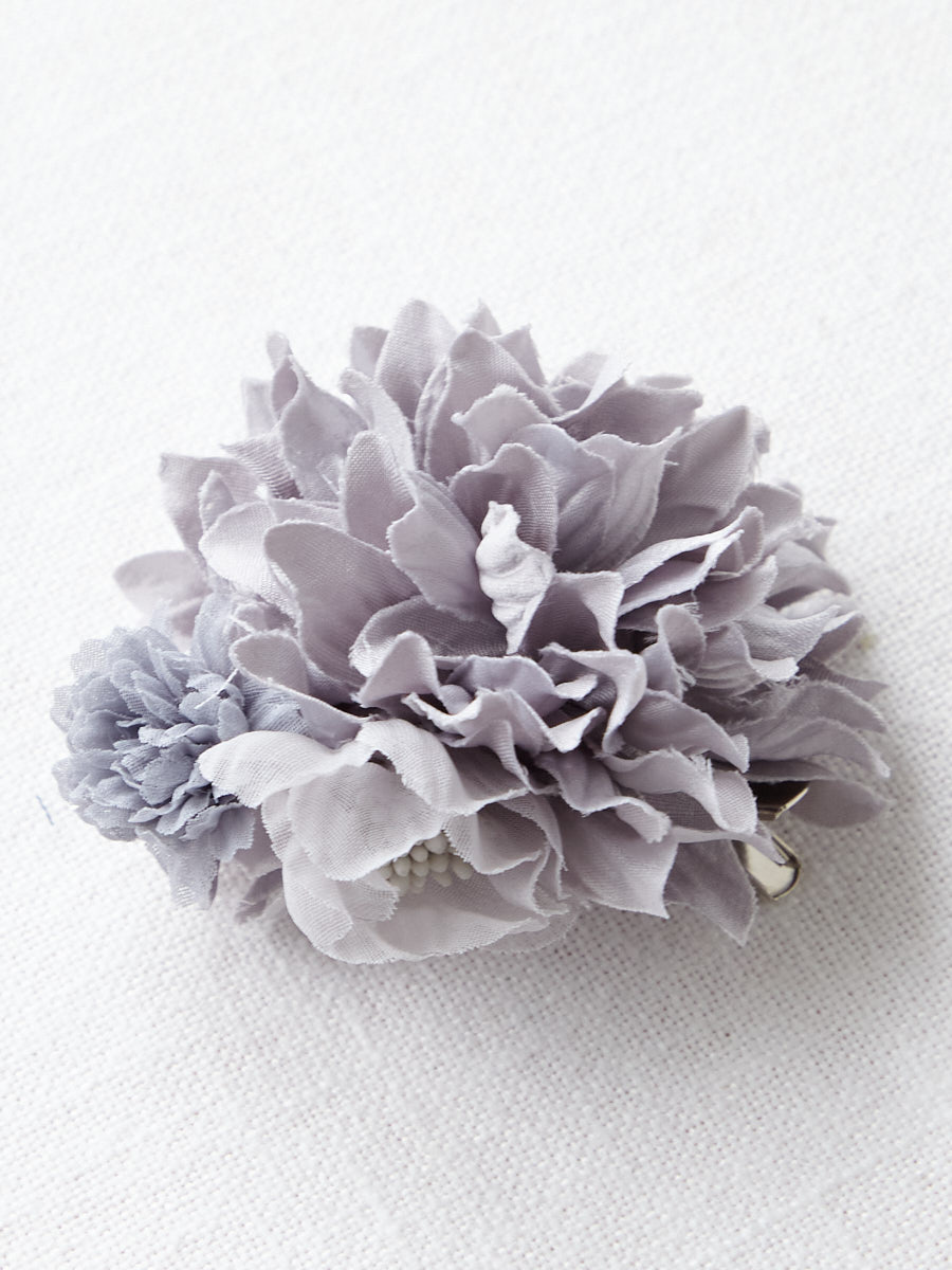 ダリア3輪コサージュ|ライトグレー