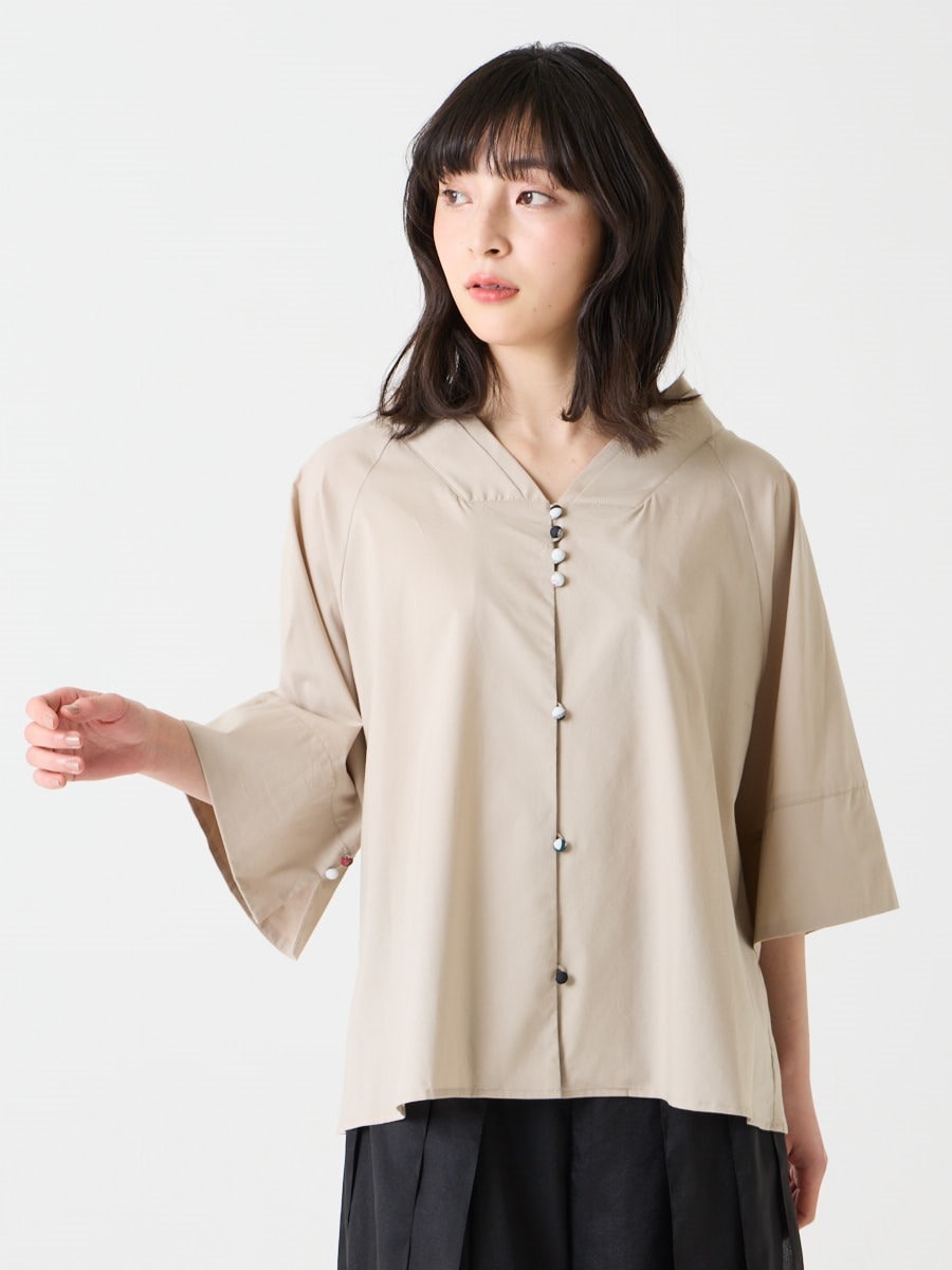 三毛雲・花図鑑 着物襟風背開きブラウス|ベージュ