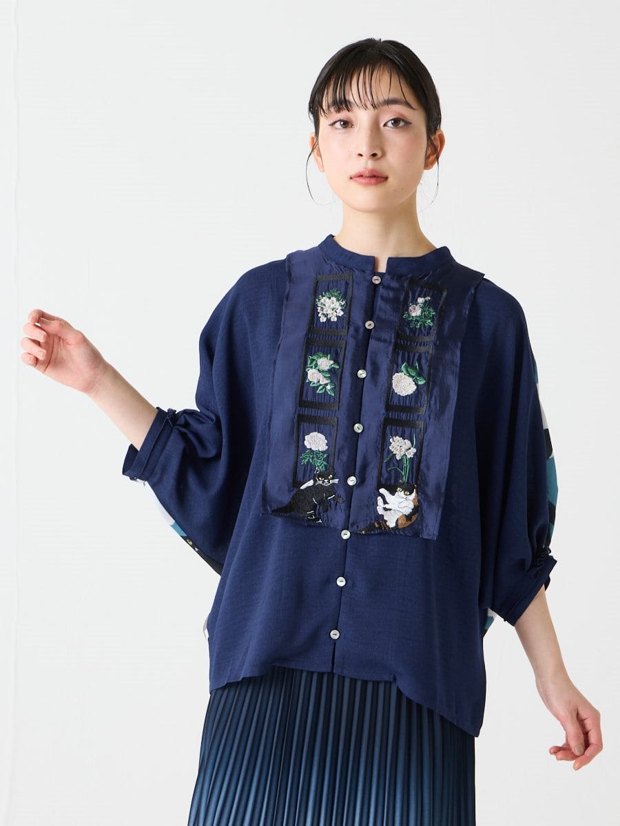 三毛雲・花図鑑 刺繍タック袖ブラウス|ネイビー