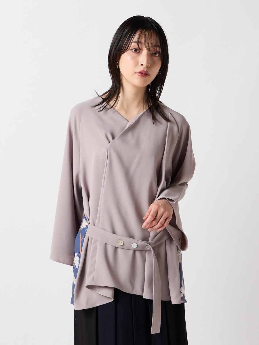 籠木蓮バックプリントカシュクール風ブラウス|グレージュ