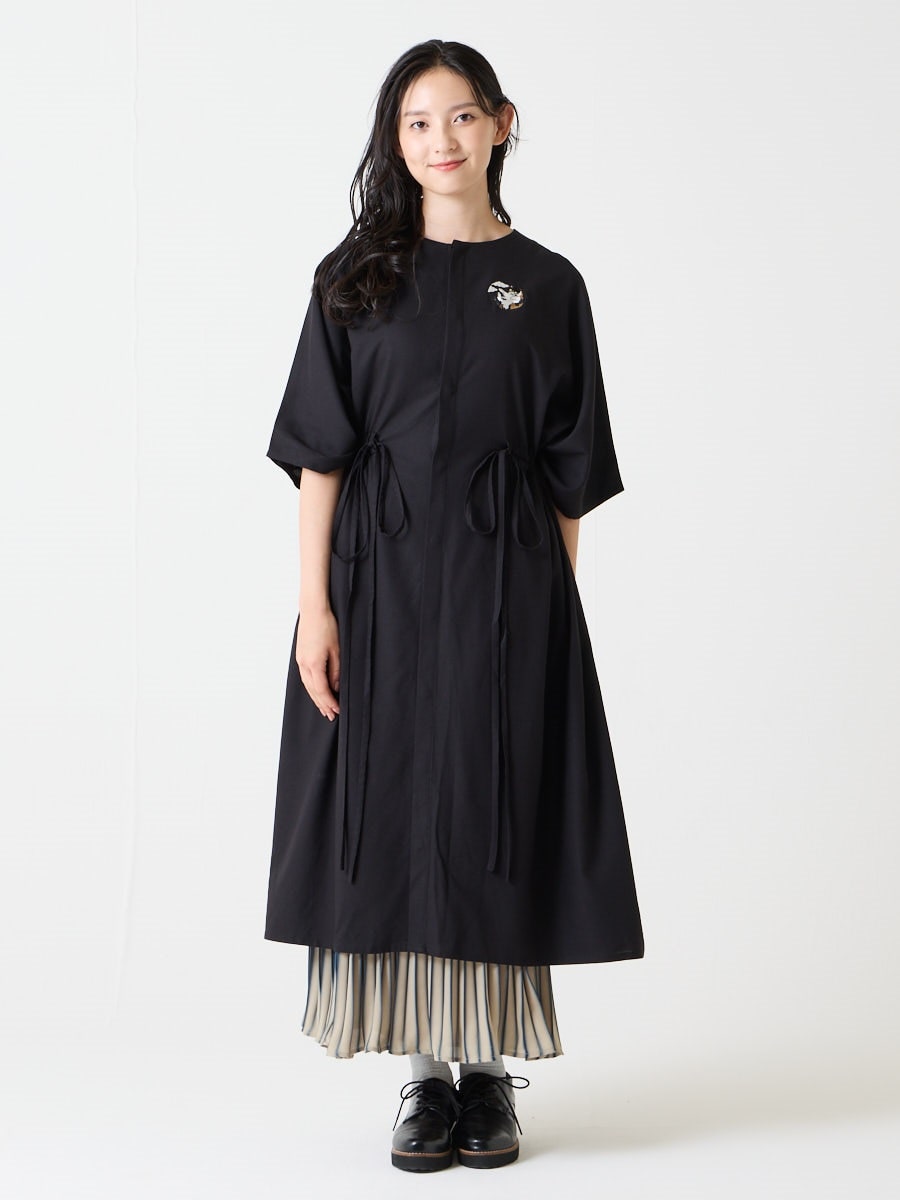 三毛雲 刺繍バックプリントナチュラルワンピース|ブラック