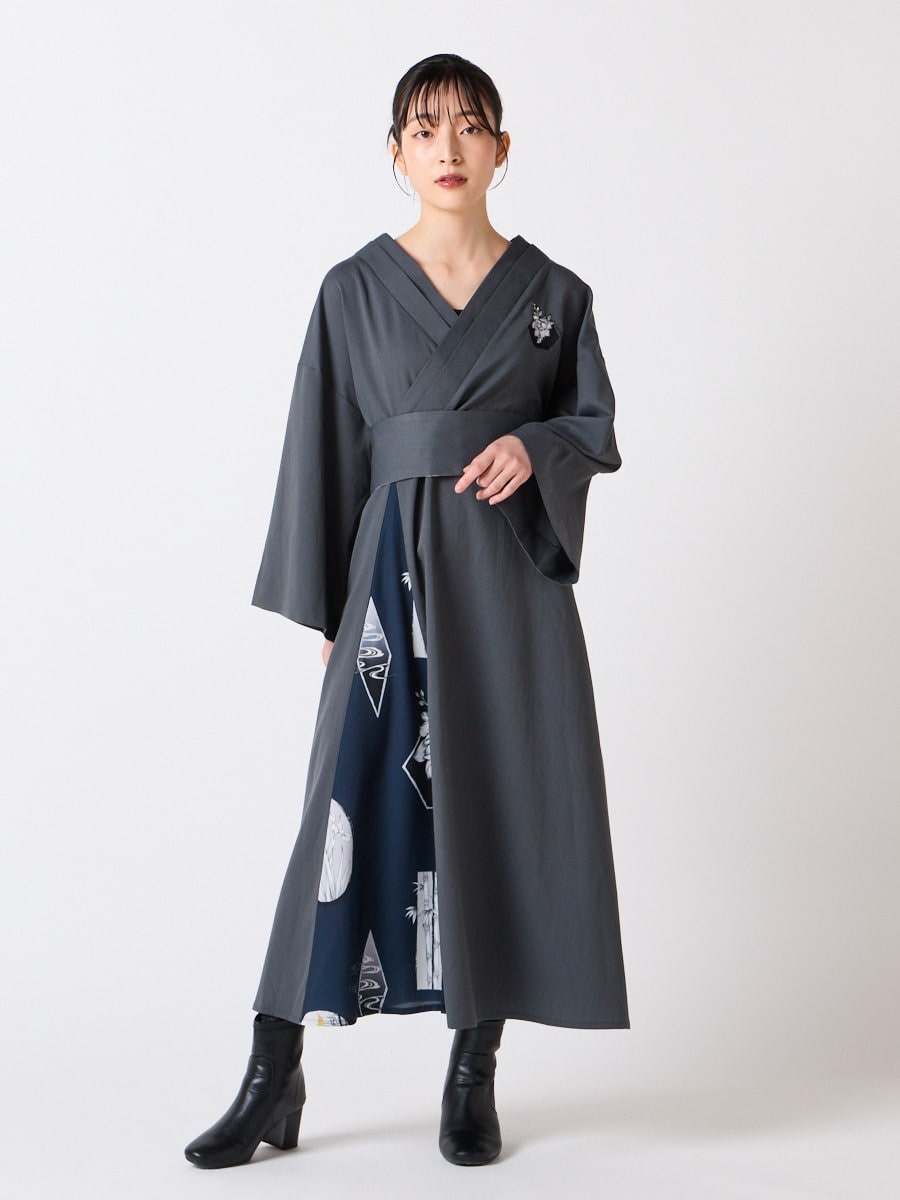 【残りわずか】キャロル・妖　ベルト付き着物衿刺繍ワンピース|チャコールグレー