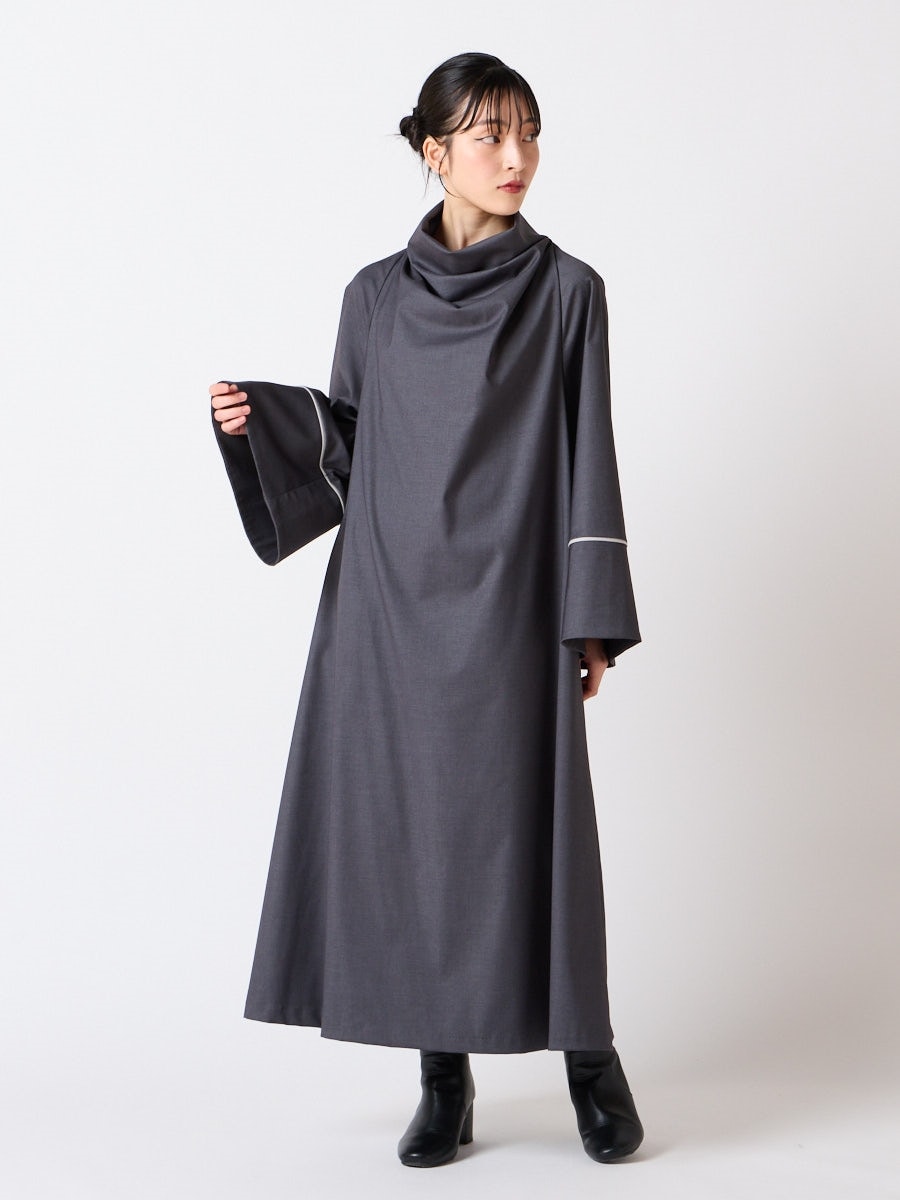 キャロル・妖　ドレープカラー背開きワンピース|チャコールグレー