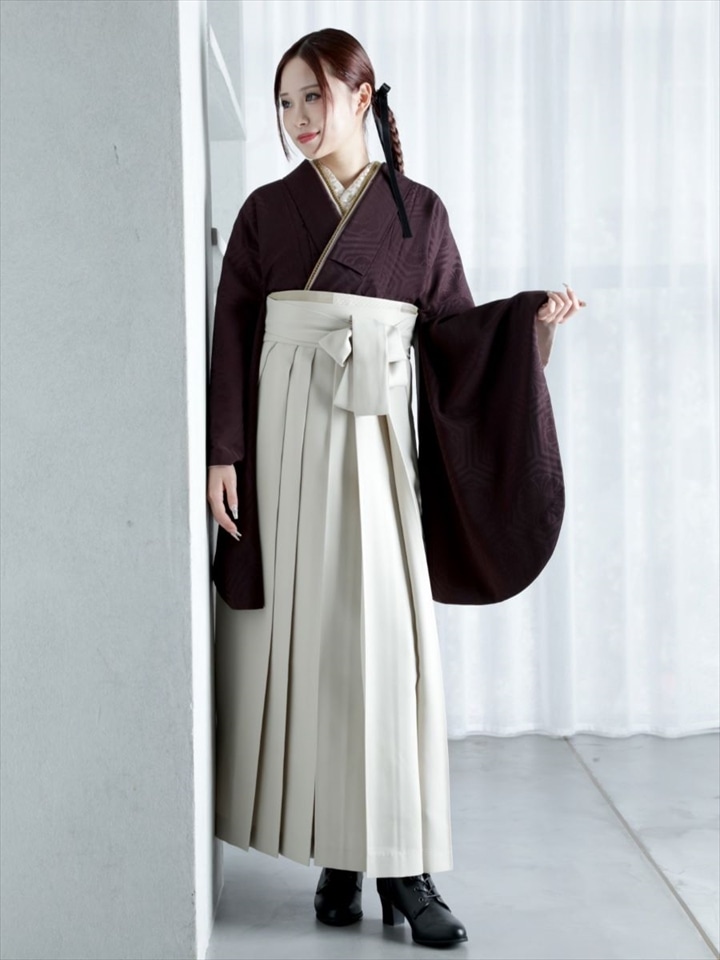 【レンタル商品】レンタル袴「【M0074】華亀甲・チョコレート」|アイボリー