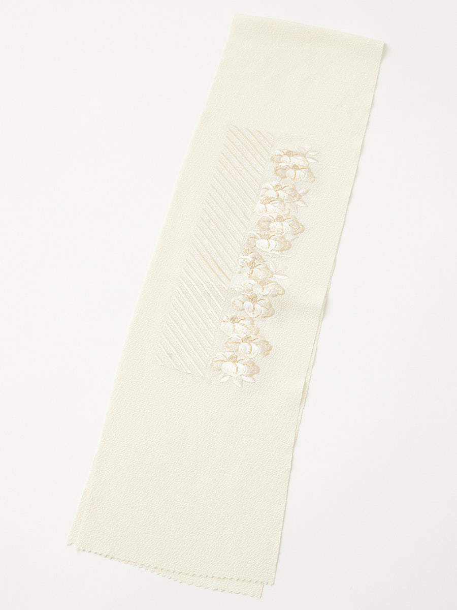 半衿「ななめ椿」|オフホワイト