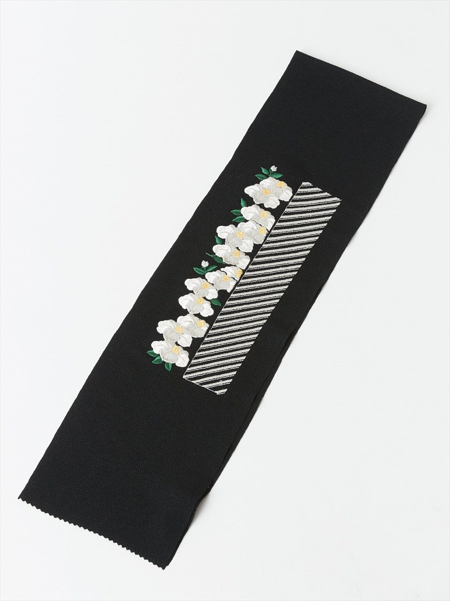 半衿「ななめ椿」|ブラック